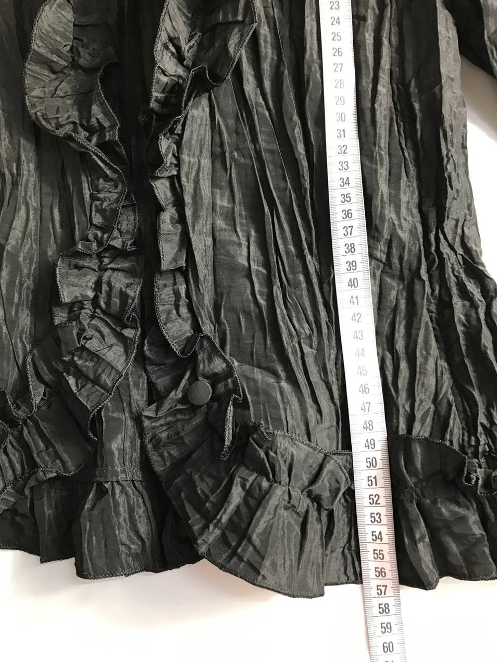 Жакет интересный, готический, а ткань, словно жатая 44-46 размер