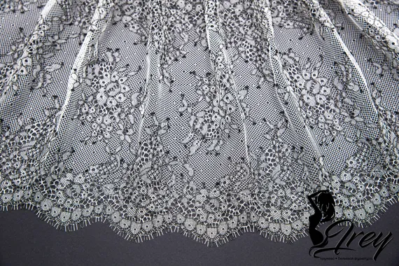 01-11 Кружево шантильи 23 см, айвори/черный