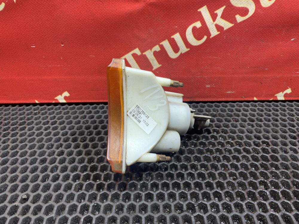 Поворотник правый