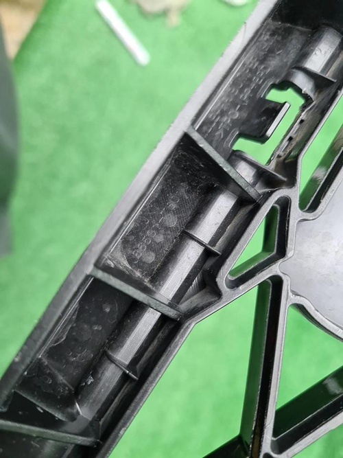 Решетка переднего бампера Genesis GV80 (2020-2023)