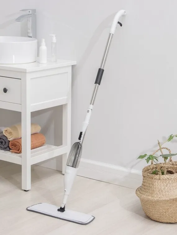 Швабра для мытья пола с распылителем Доляна, насадка из микрофибры 40×13 см, стальной черенок 125 см