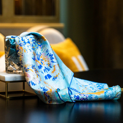 Платок 105х105 Petrusse Idylle Glacier