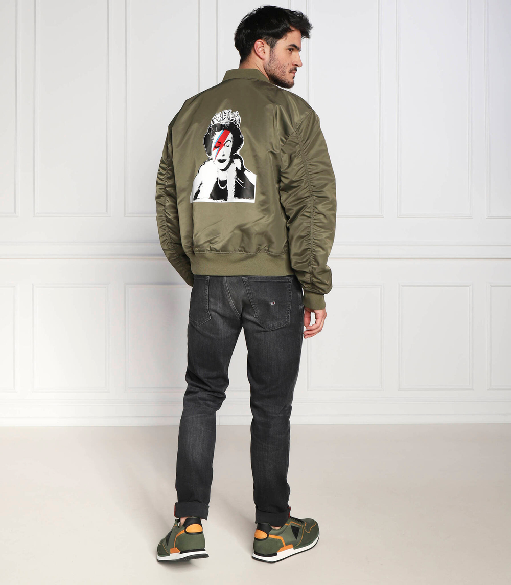 куртка бомбер guess x brandalised with graffiti by banksy GUESS - зеленый(M3RL87 WFA20)