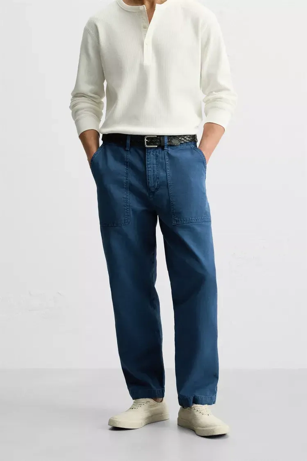 ZARA БРЮКИ REGULAR FIT ИЗ ТКАНИ С ЭФФЕКТОМ ПОТЕРТОСТИ, СИНИЙ