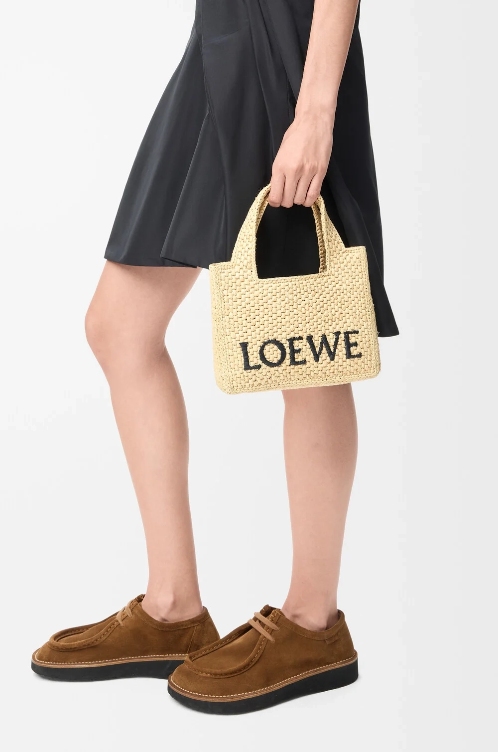 Loewe Мини-сумка Font из рафии, натуральный