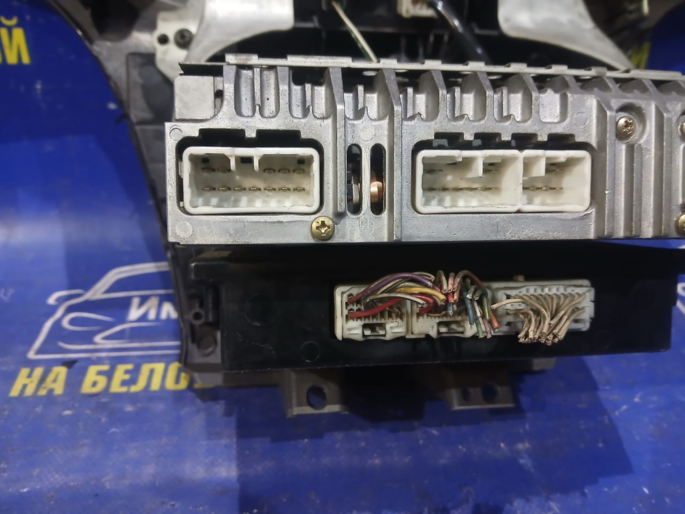 Блок управления климат-контролем TOYOTA PRIUS 1998