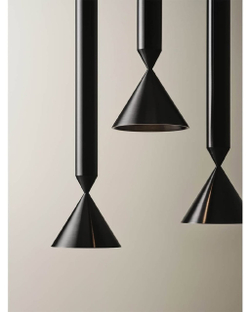 Современный лаконичный светильник с вытянутой чёрной формой.