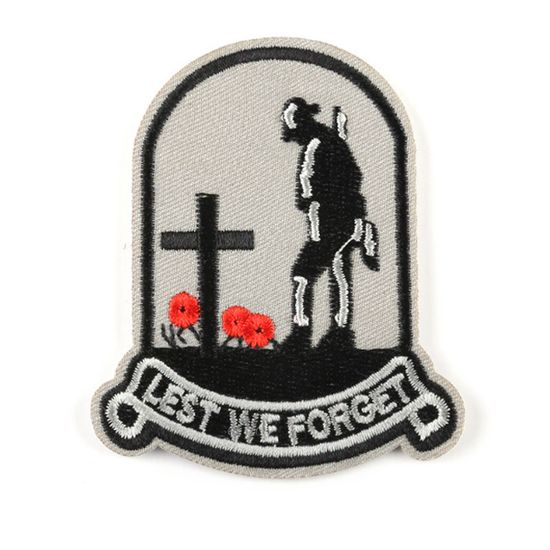 Нашивка термоаппликация на одежду и на рюкзак. Lest we forget