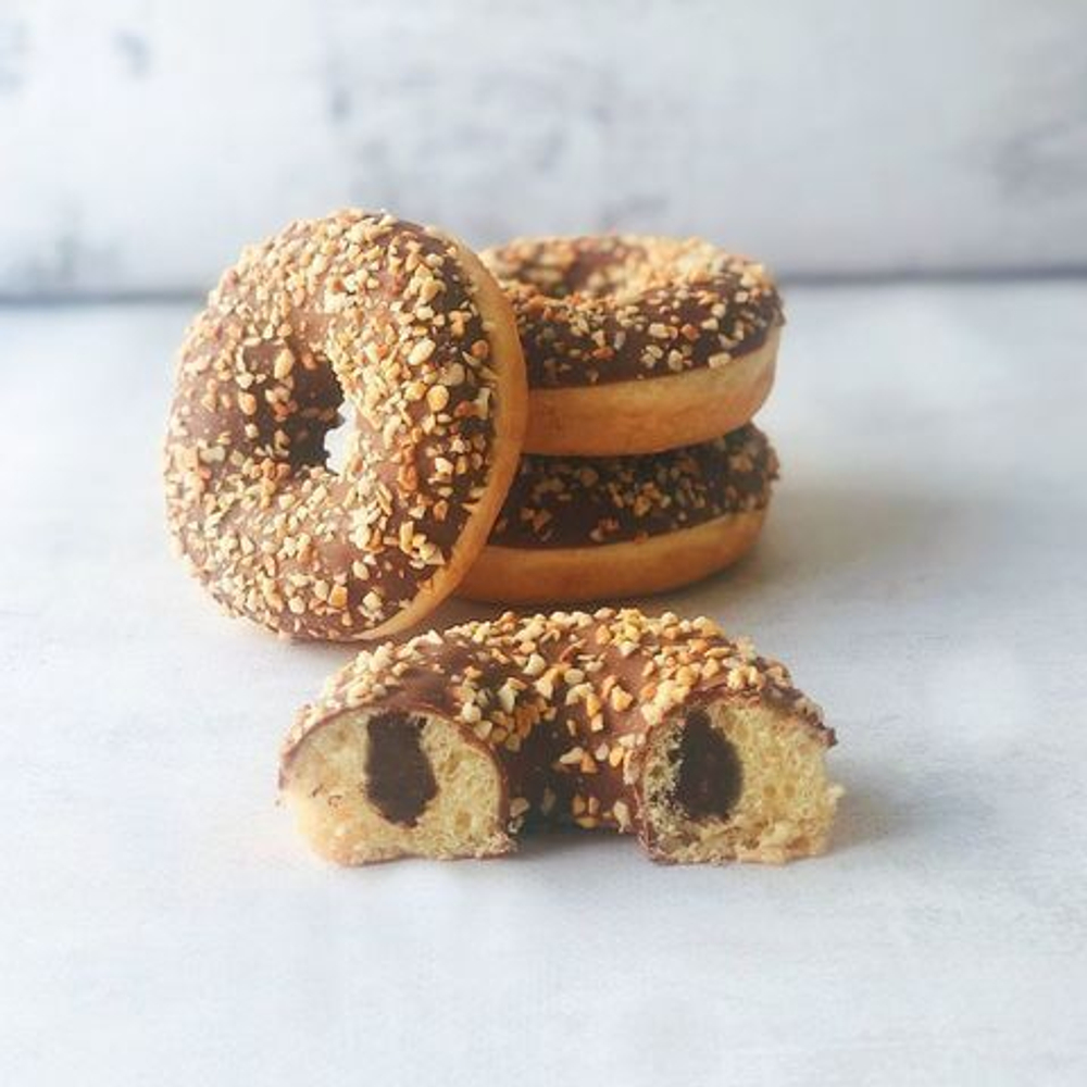 Донат "Nutty" с ореховой начинкой Stokson