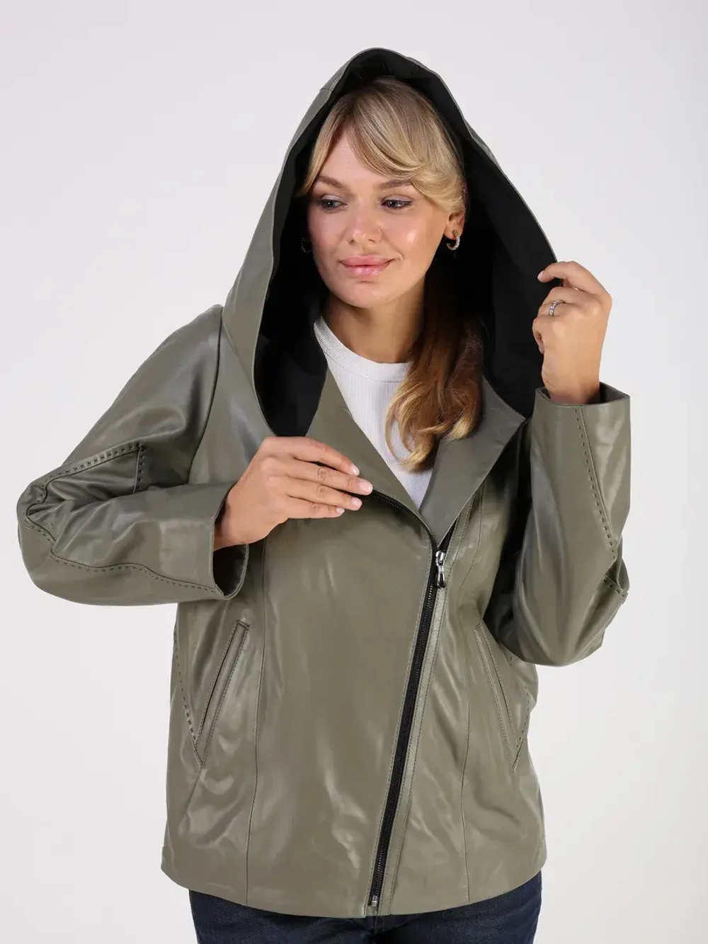 Кожаная куртка демисезонная с капюшоном