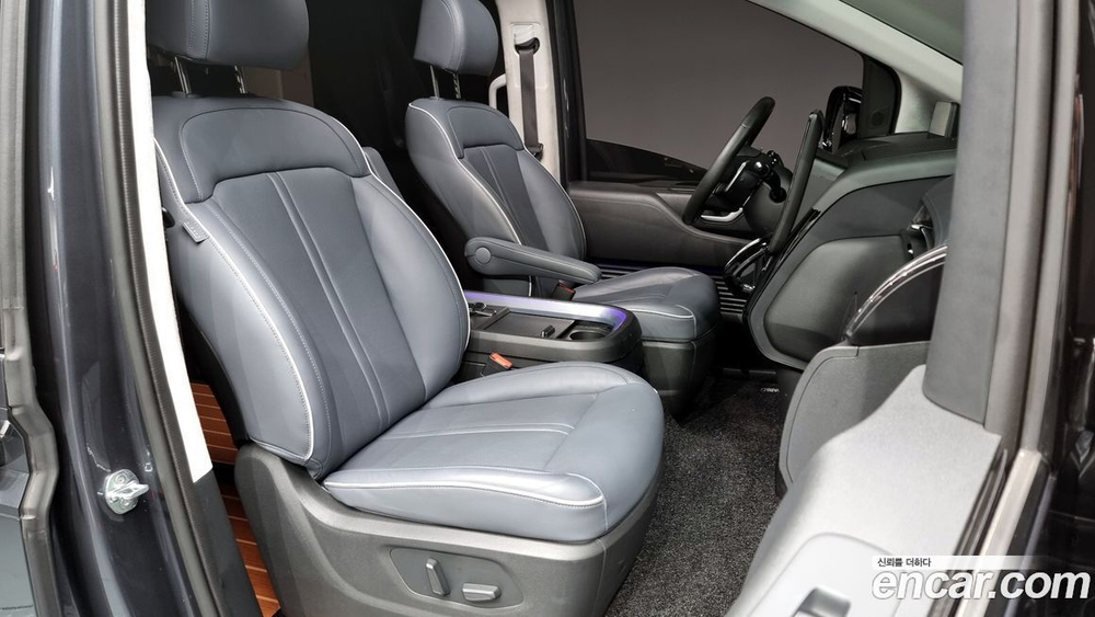Hyundai Staria 4WD Lounge 9-и местный (11.2021)