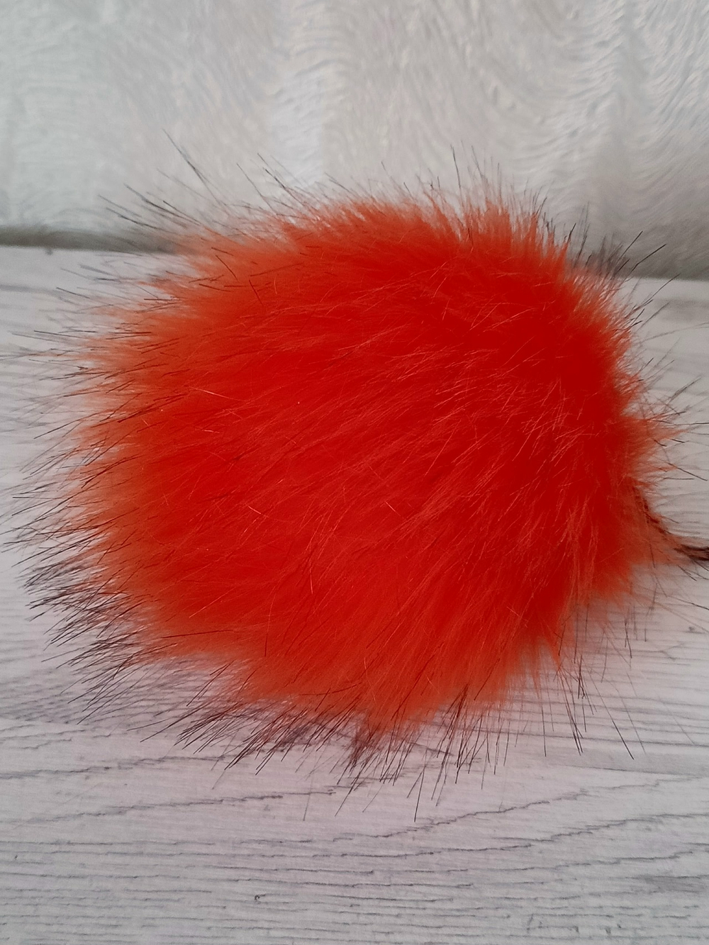 Помпон из искусственного меха, цвет: Красный с черными кончиками
