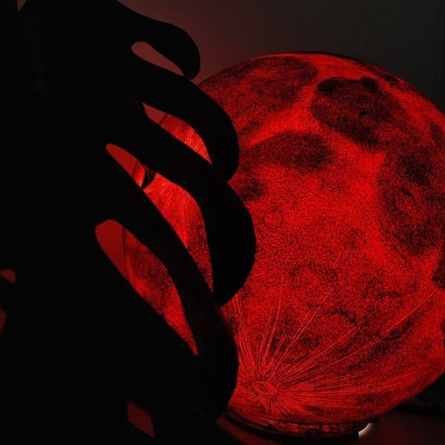 Светильник - Красная затмевающая Луна (30 см)
