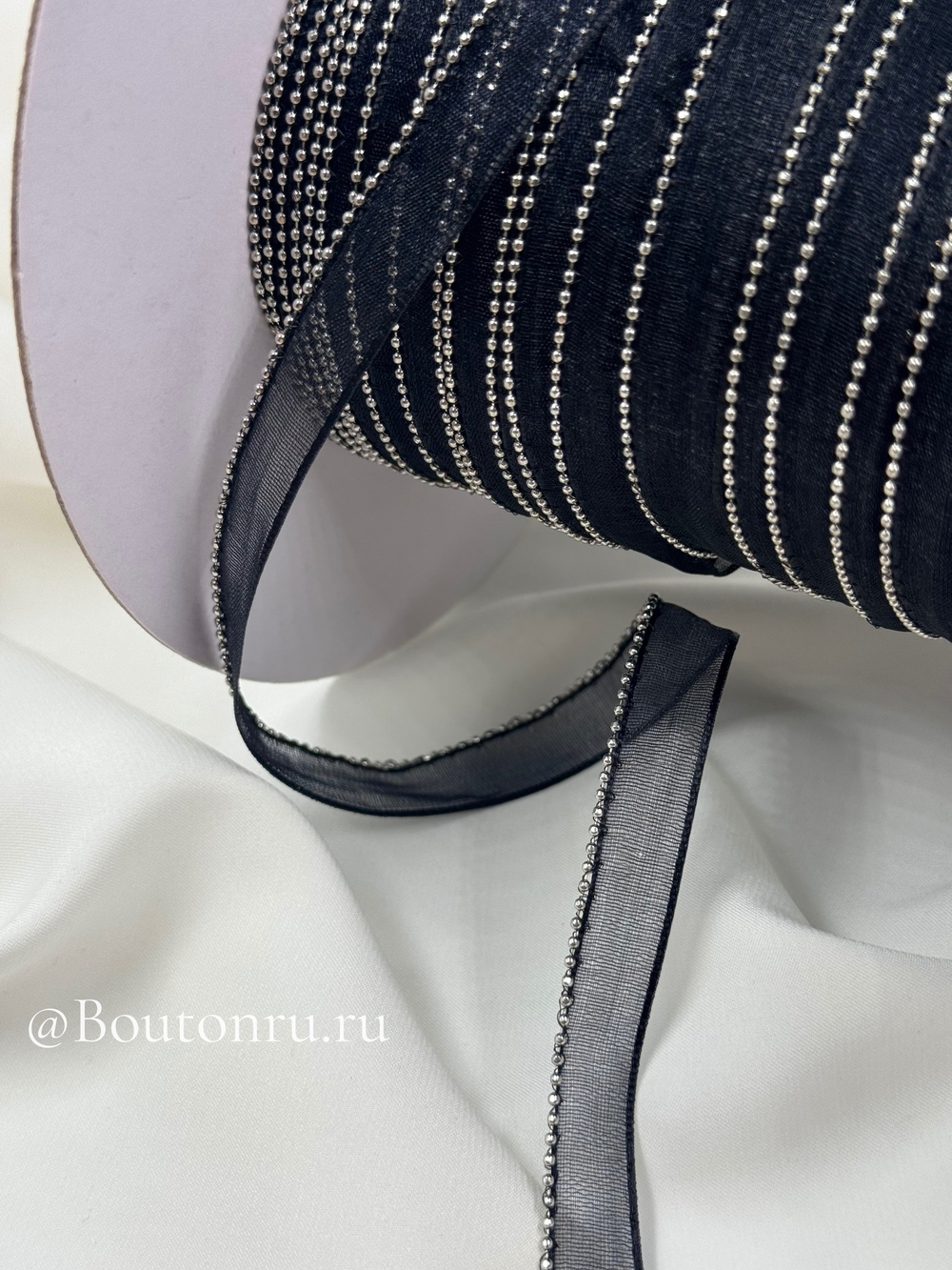 Кант из черной органзы с цепью мониль