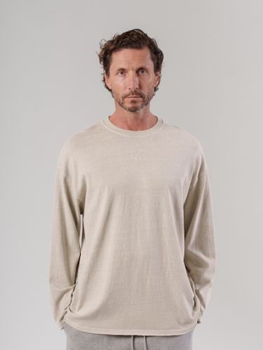 Бежевый лонгслив с необработанным краем