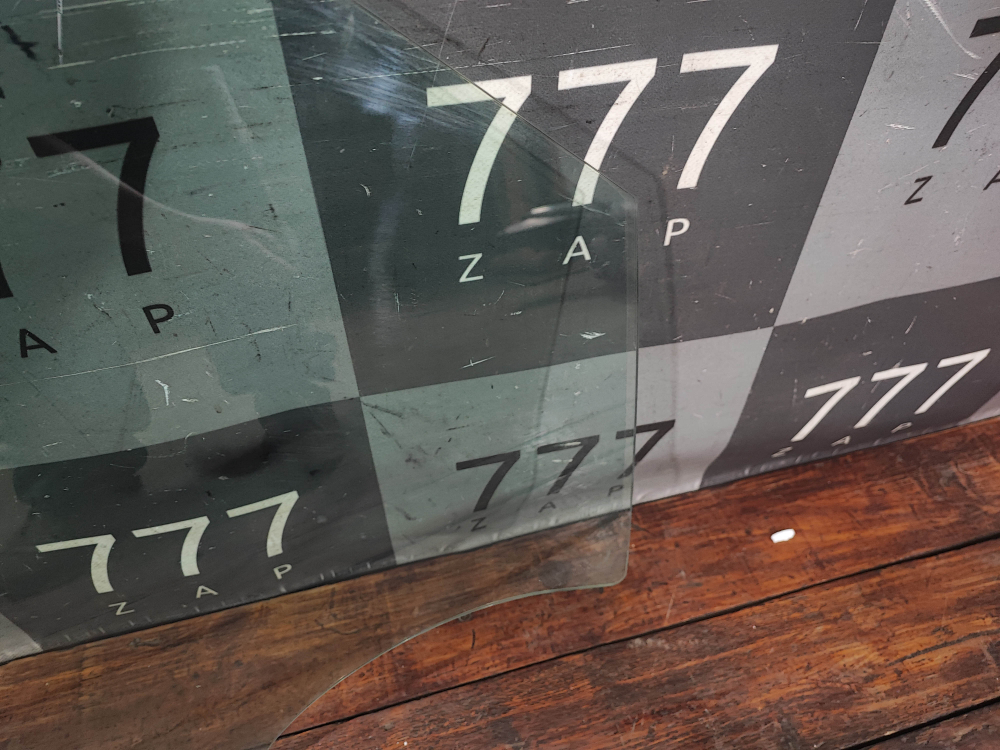 Стекло двери передней правой двойное Omoda C5 22-нв Б/У Оригинал 555000387AA