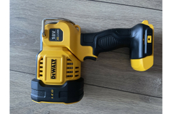 Фонарь DEWALT 18 В XR 1000 люмен, без/бат и ЗУ DCL043