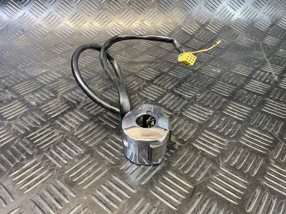 Пульт левый Suzuki Intruder VS750 VR51A