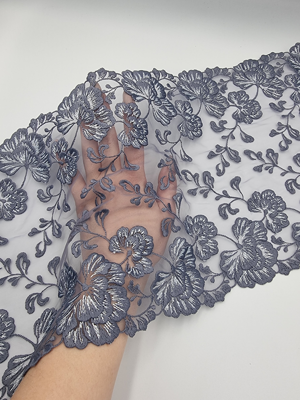 Вышивка на сетке джинс/серебро К802 24 см