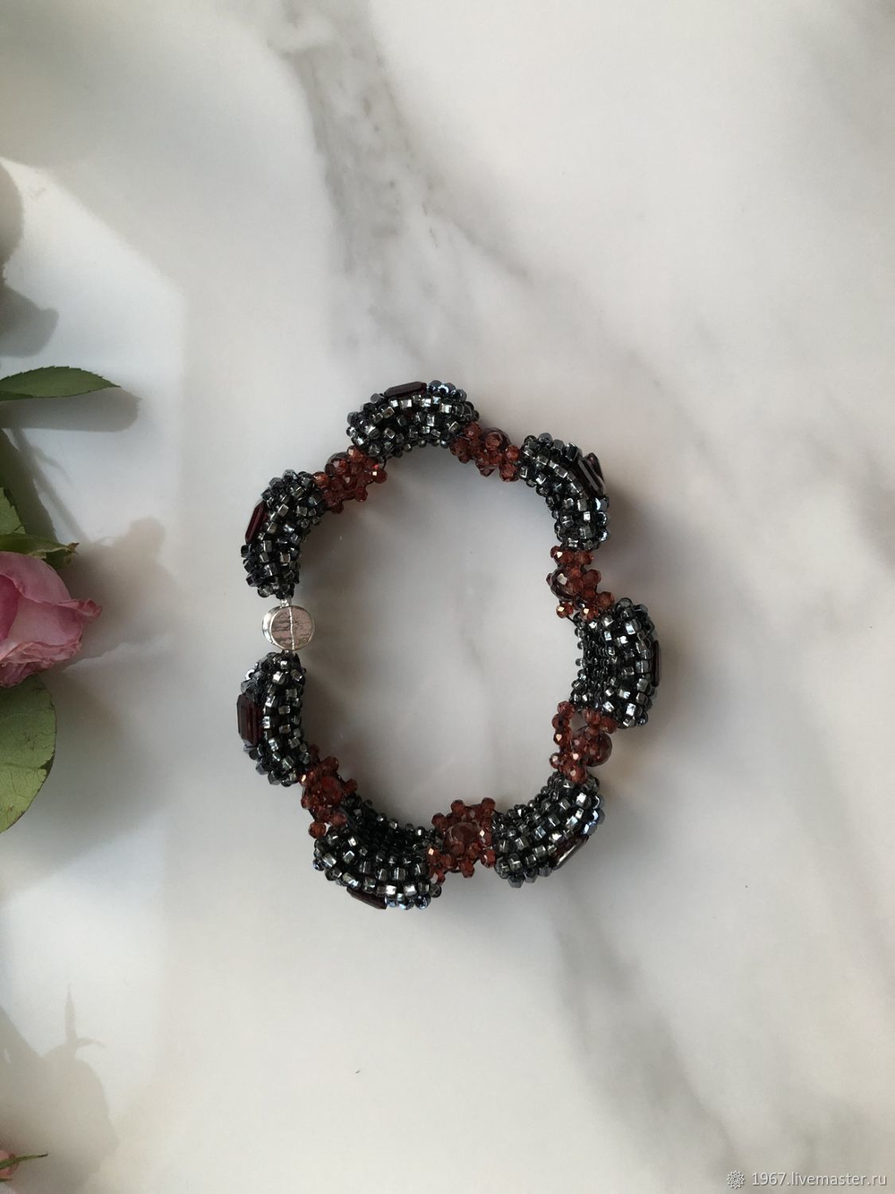 Браслет из бисера "Аделиса" ручной работы с камнем Гранат