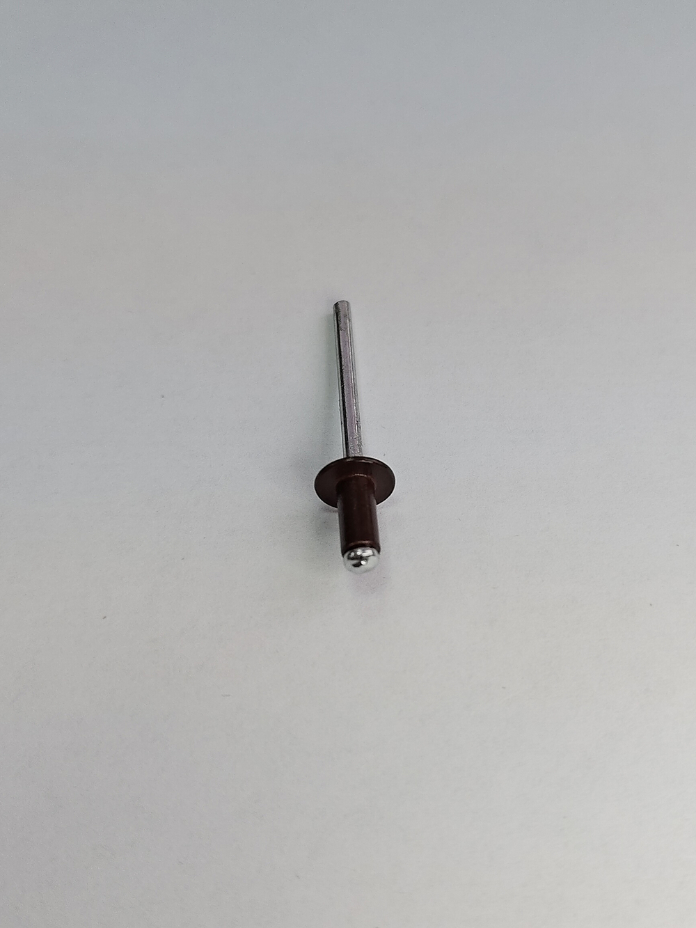 4х8 заклепка вытяжная комбинированная RAL8017 шоколадно-коричневый (40 шт.)