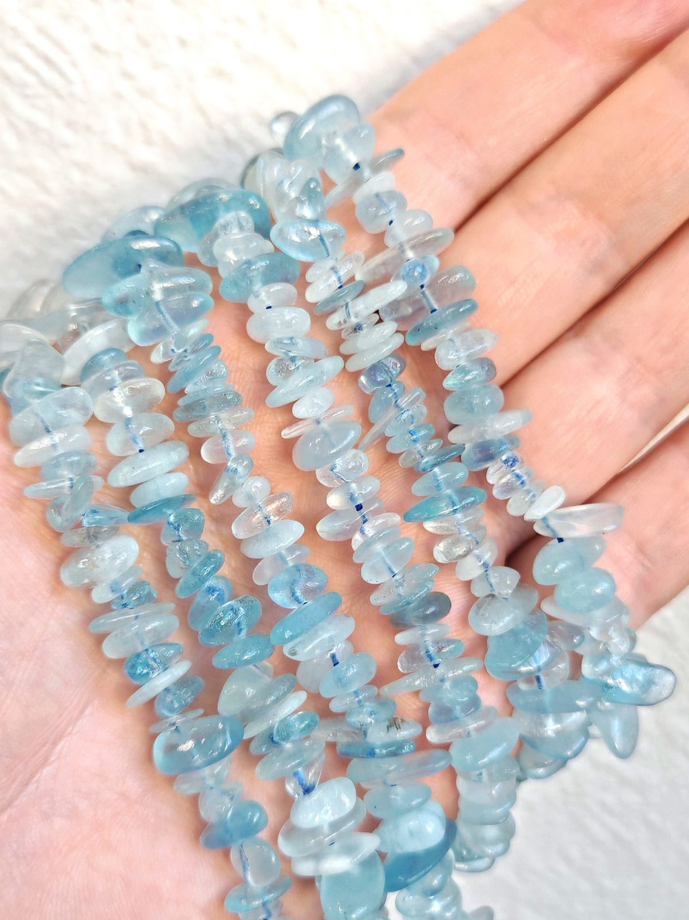 16904 Аквамарин крошка 7*4мм, нить 20см