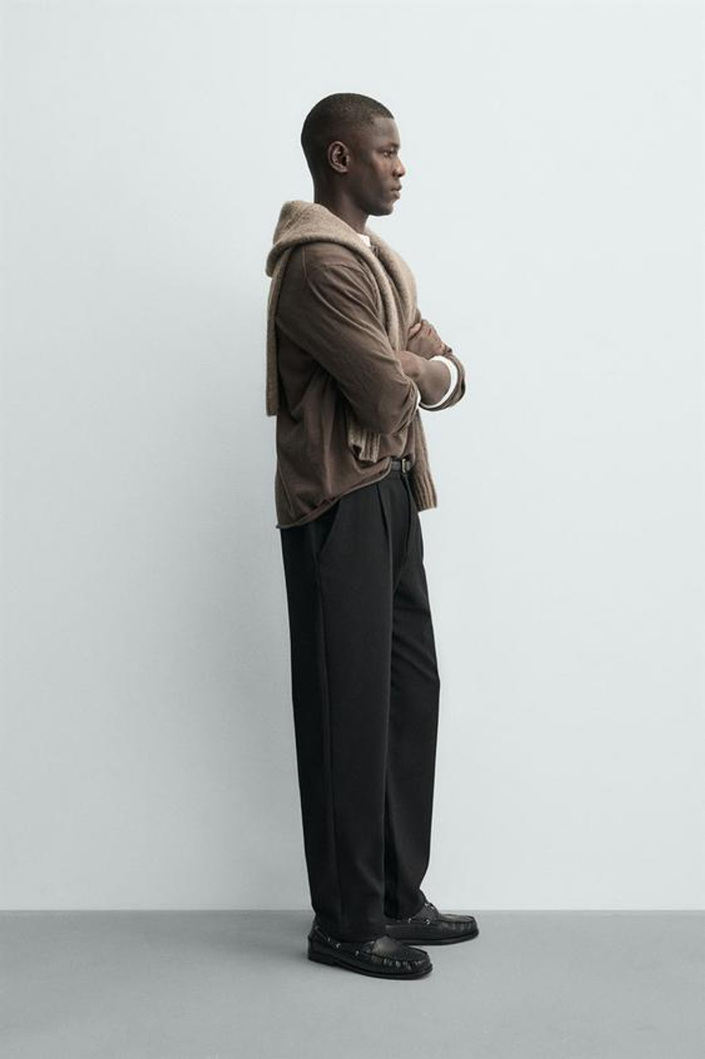 ZARA БРЮКИ STRAIGHT FIT КОМФОРТНОЙ ПОСАДКИ, ЧЕРНЫЙ