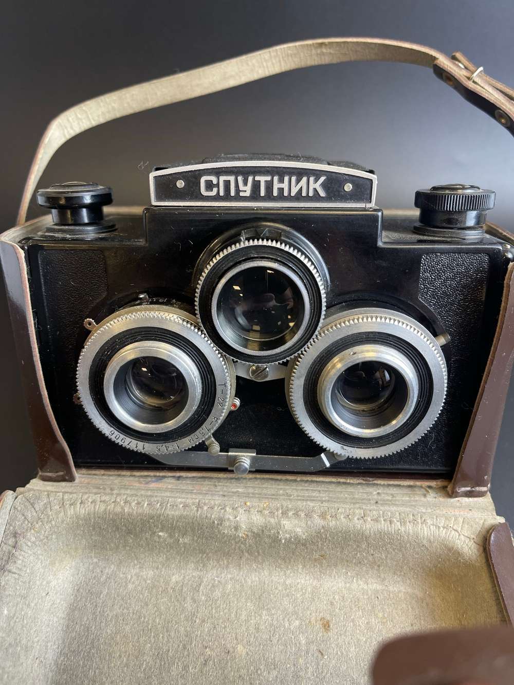 Фотоаппарат стереоскопический "Спутник", с объективом "Т-22", металл, кожа, стекло, пластик, ЛОМО (Ленинградское оптико-механическое объединение), СССР, 1955-1960 гг.