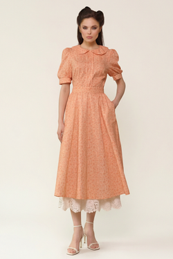 Платье с отложным воротником