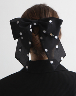 Бант из черного шелка в горошек