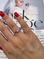 Кольцо серебристое на цепочке с розовым и белым стразами