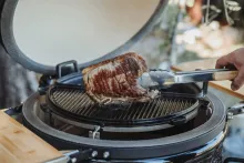 Керамический угольный гриль Monolith One.66, 52 см, чёрный, с ножками и столиками