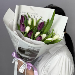 15 тюльпанов микс в стильной упаковке