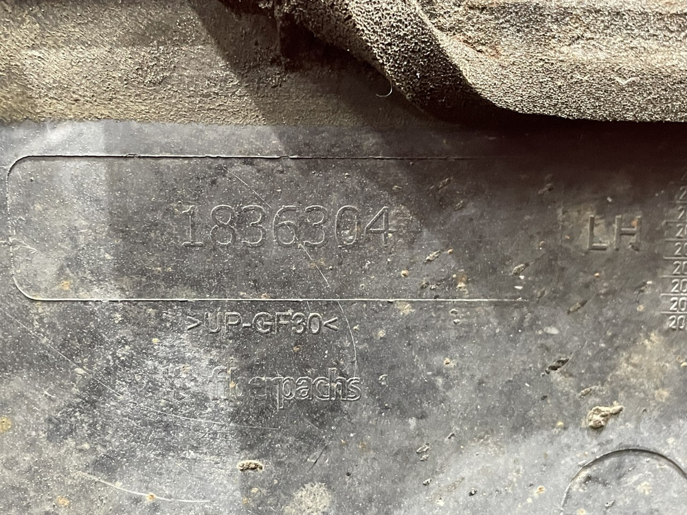 Корпус подножек левый 2018г.