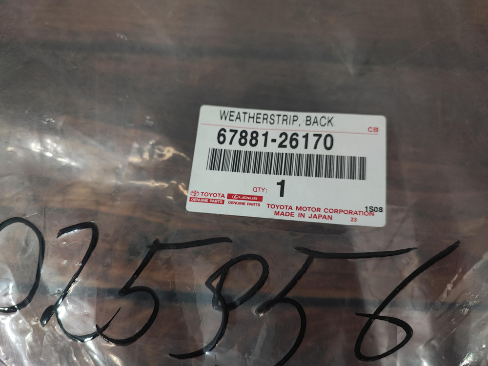 Уплотнитель крышки багажника Toyota HiAce H300 Новый Оригинал 6788126170