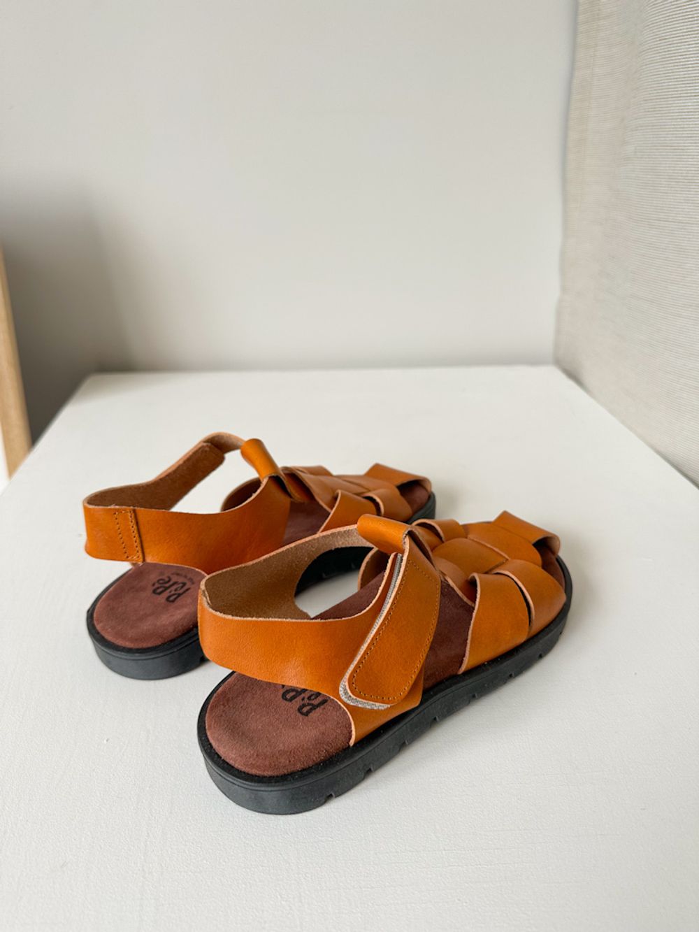 Новые кожаные босоножки PePe , 34