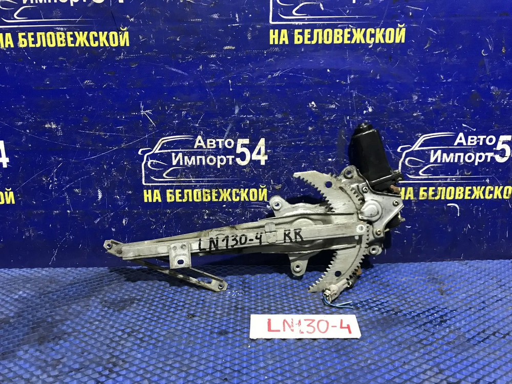 Стеклоподъемник задний правый TOYOTA HILUX SURF 1992