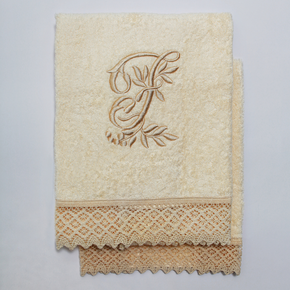 Подарочный набор махровых полотенец Rombetti с вышивкой инициалов F от Old Florence