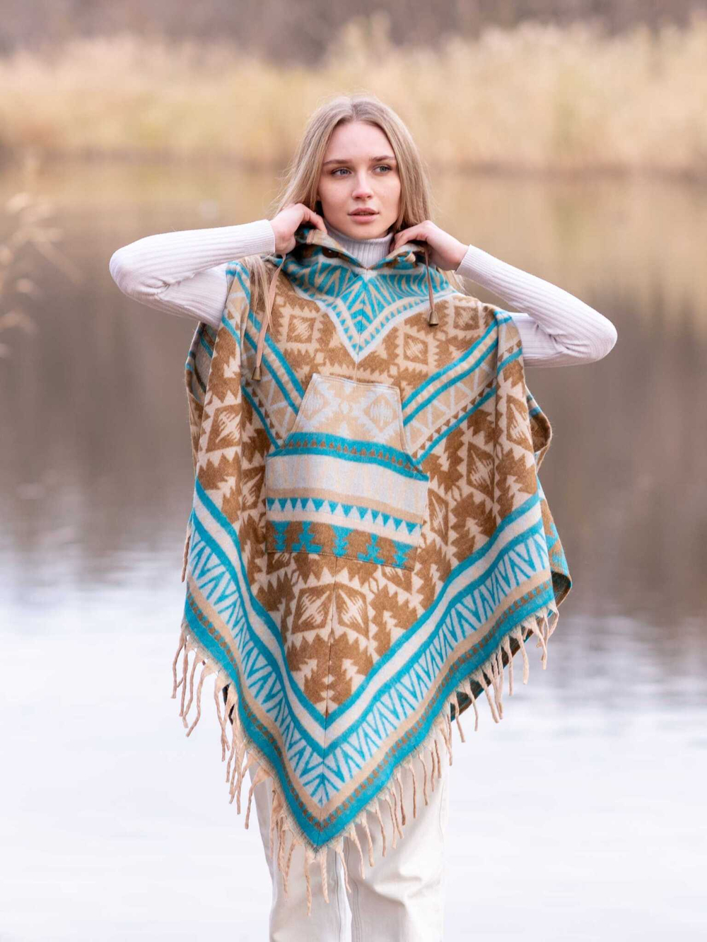 Пончо женское шерстяное с орнаментом