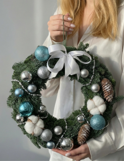 Новогодний венок из датской ели (голубой)