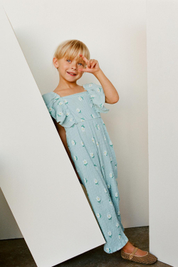 ZARA КОМБИНЕЗОН ИЗ РЕЛЬЕФНОЙ ТКАНИ С ВОЛАНАМИ, ГОЛУБОЙ