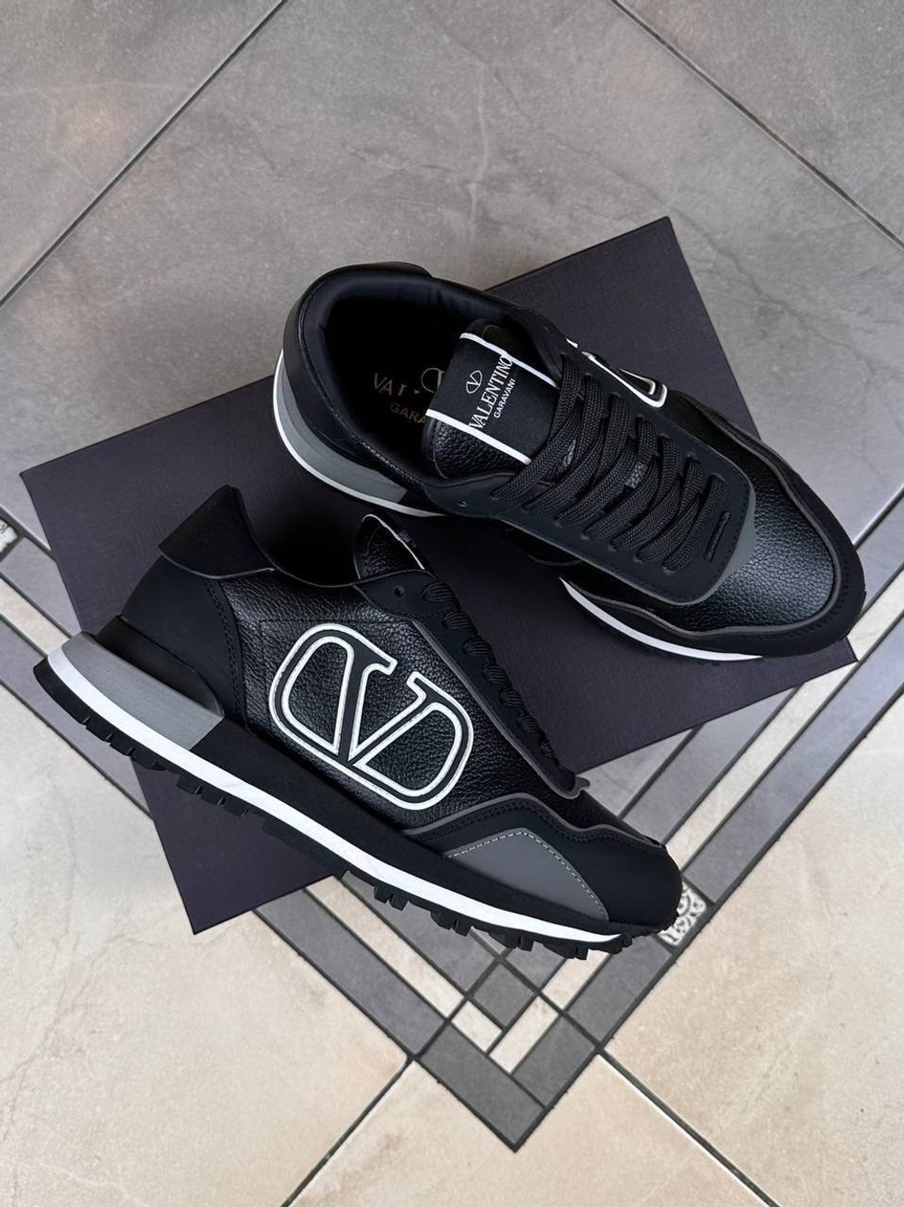 Кроссовки Valentino