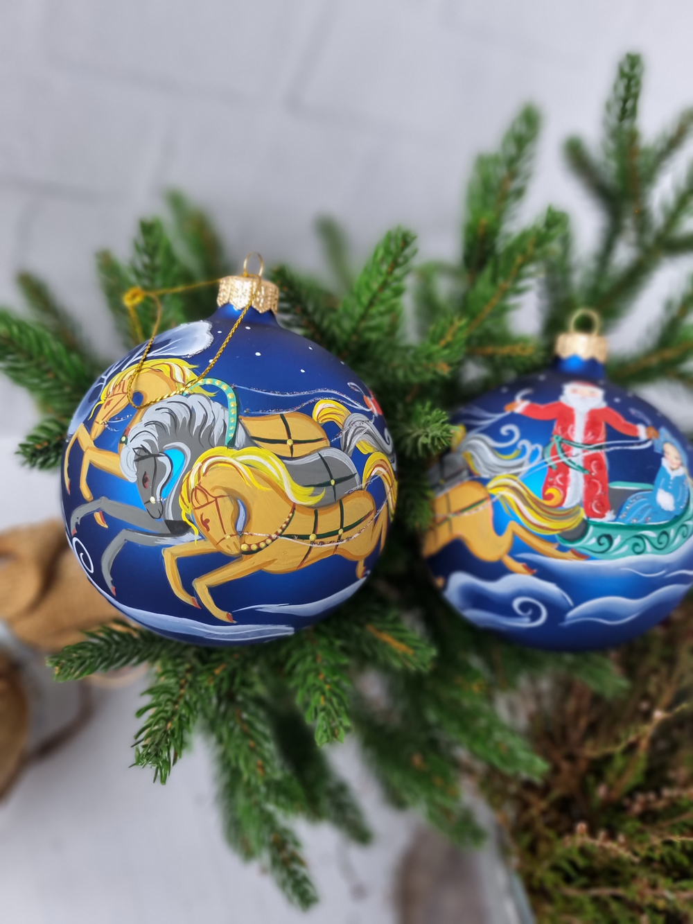 Шар стеклянный "Тройка", ручная роспись