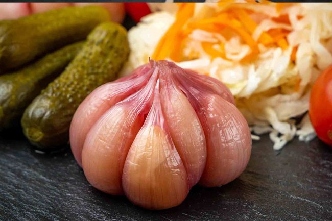 Тарелка с соленьями