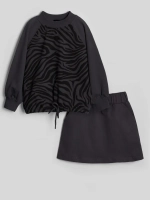 Черный костюм для девочки с юбкой в школу