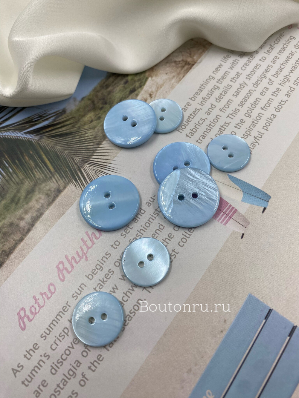 Пуговицы натуральный перламутр голубые