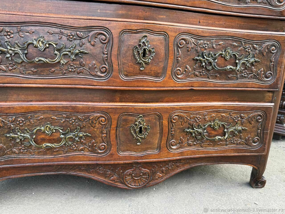 Старинный комод