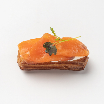 Мини-эклеры с семгой и сливочным муссом 8 шт