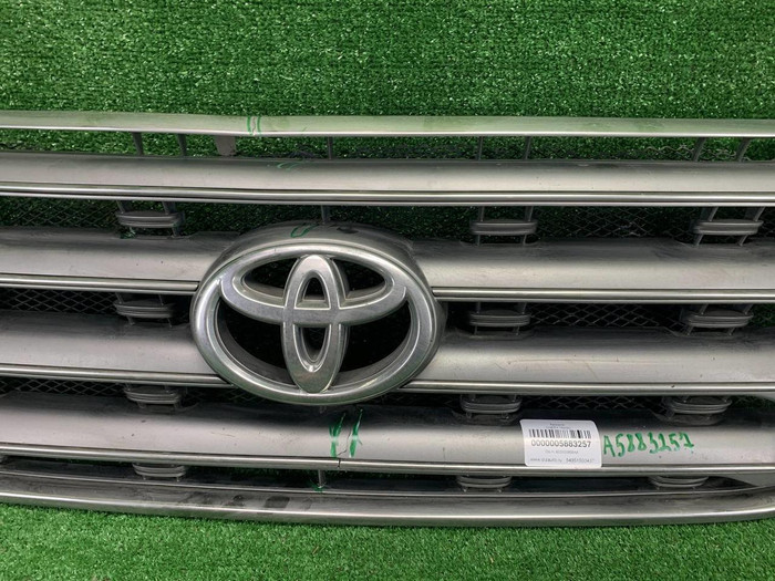 Решетка радиатора Toyota Land Cruiser 200 (2007-2012)