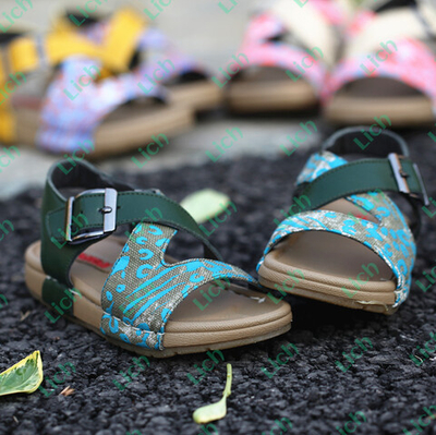 Сандалии детские разнообразных расцветок